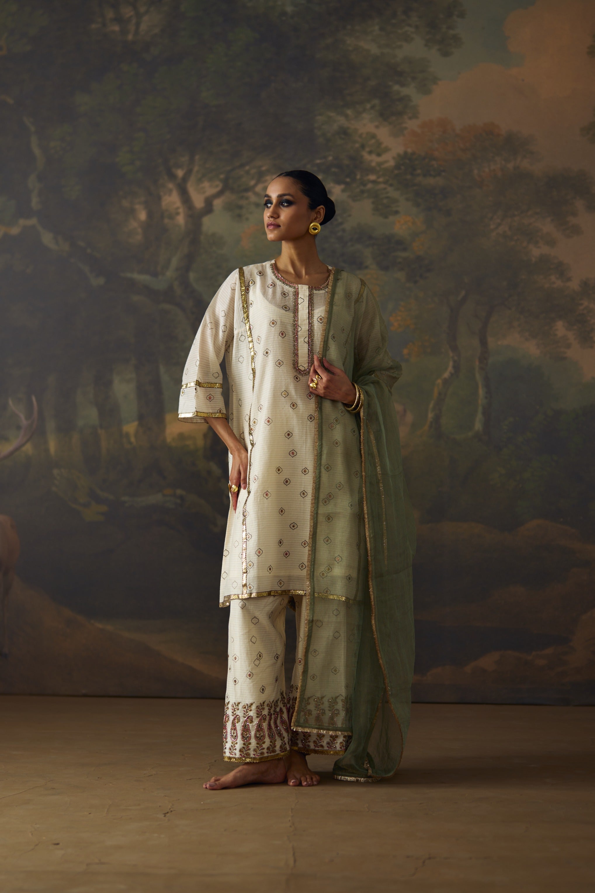 Ivory Maheshwari Farshi Set