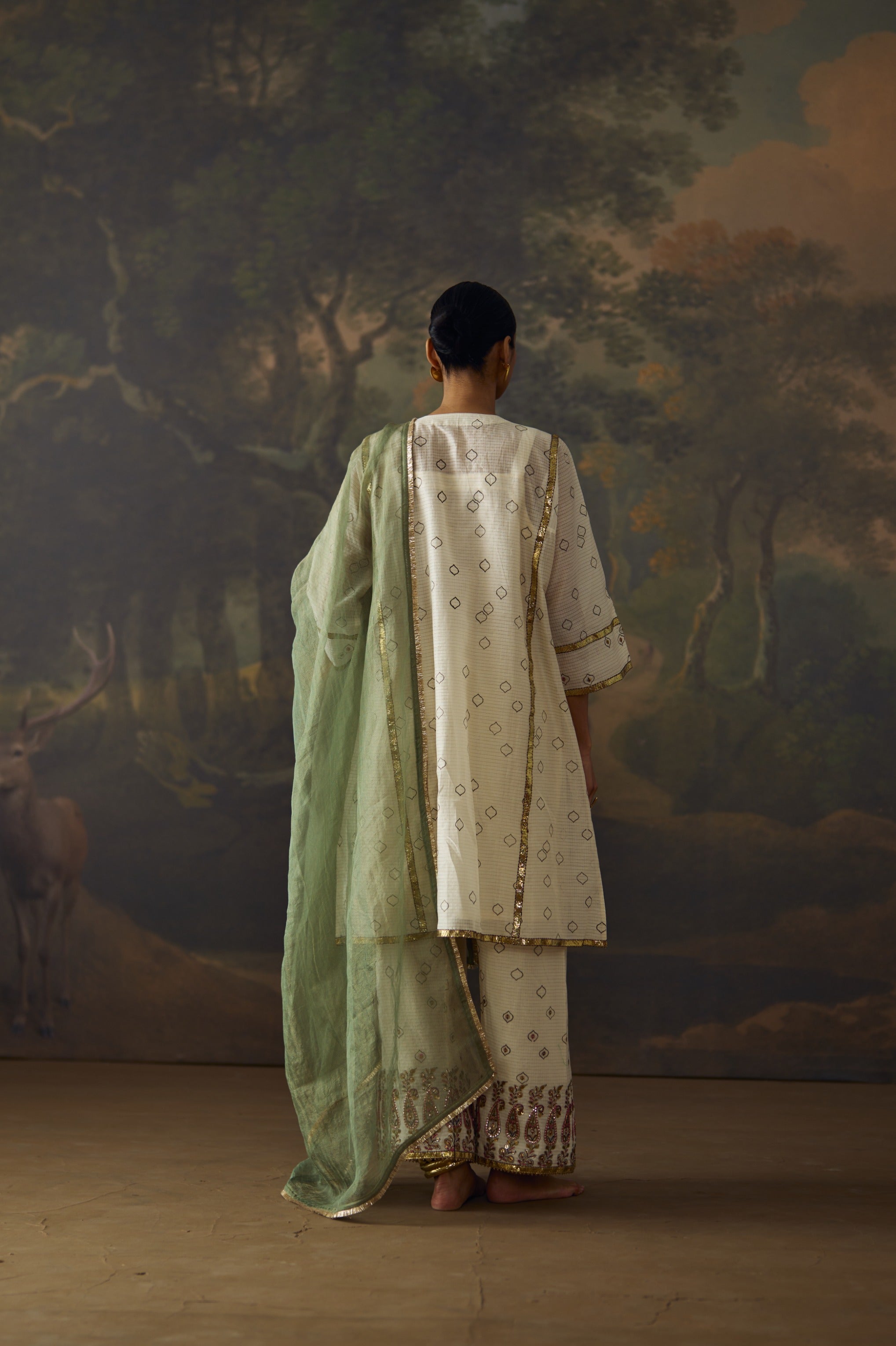 Ivory Maheshwari Farshi Set