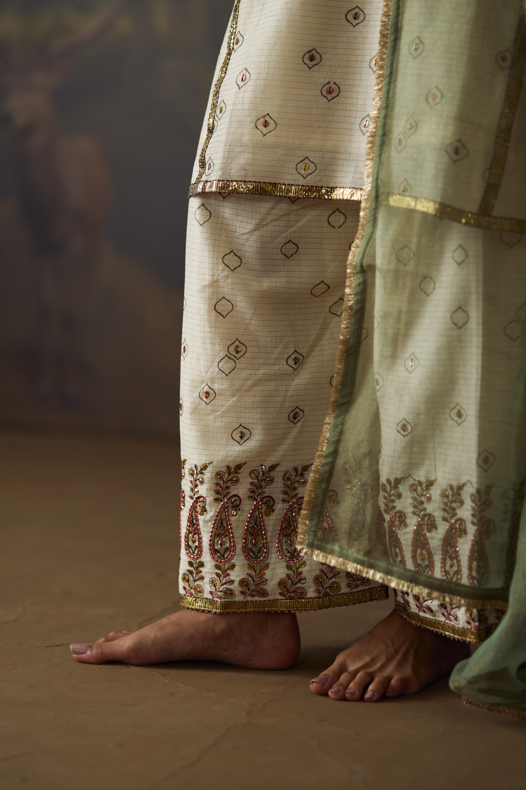 Ivory Maheshwari Farshi Set