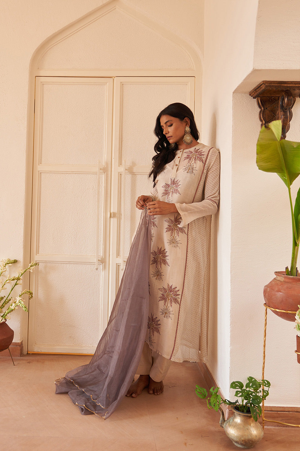 Dahalia Off-White Kurta Set